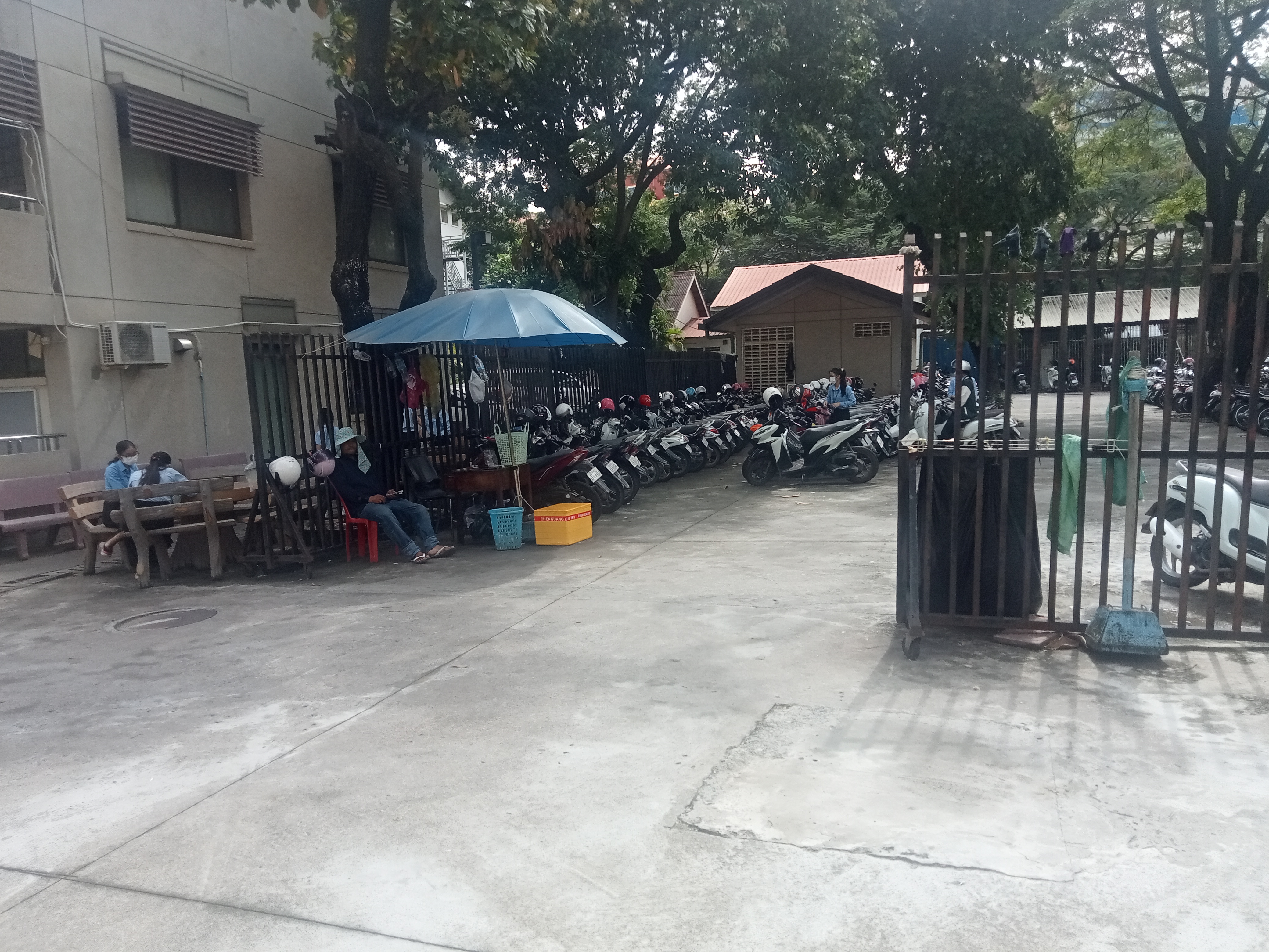 កន្លែងផ្ញើរម៉ូតូ